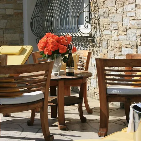 Oda ve Kahvaltı Ortensia 4*